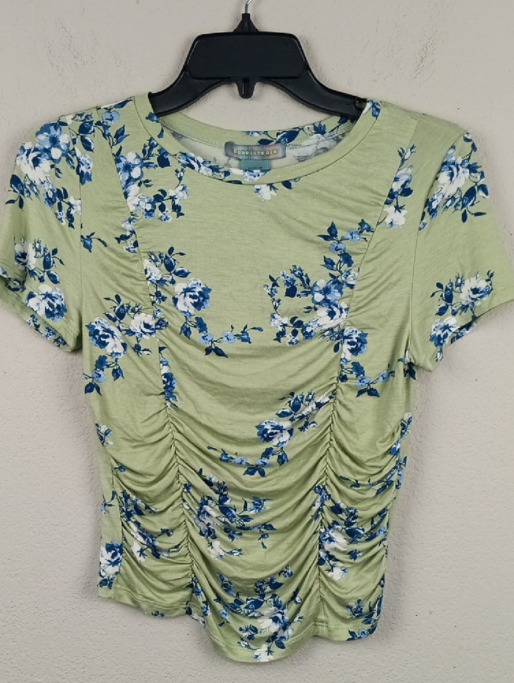 Good Luck Gem Light Green Floral Ruched Short Sleeve Top with Blue Accents sz M